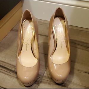 Jessica Simpson beige pumps